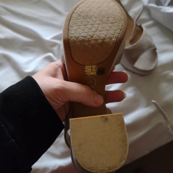 Chinese Laundry Beige High Heels - Picture 2 of 2